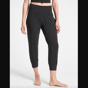 Athleta Salutation Crop Jogger